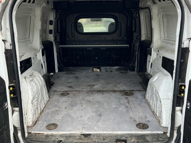 Білий Опель Комбо вант.-пас., об'ємом двигуна 1.6 л та пробігом 300 тис. км за 6400 $, фото 10 на Automoto.ua