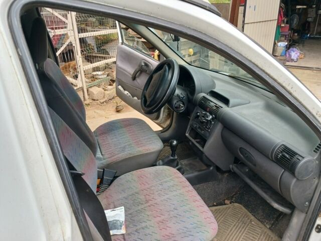 Білий Опель Комбо вант.-пас., об'ємом двигуна 1.7 л та пробігом 426 тис. км за 1200 $, фото 6 на Automoto.ua