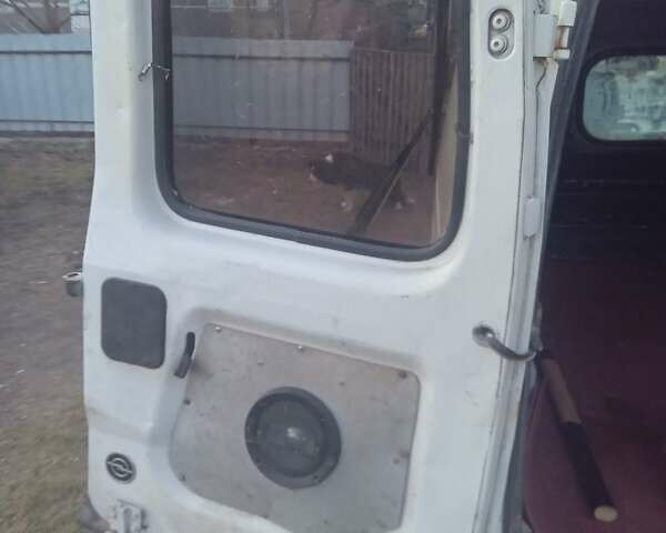 Белый Опель Комбо груз.-пасс., объемом двигателя 1.4 л и пробегом 450 тыс. км за 1250 $, фото 9 на Automoto.ua