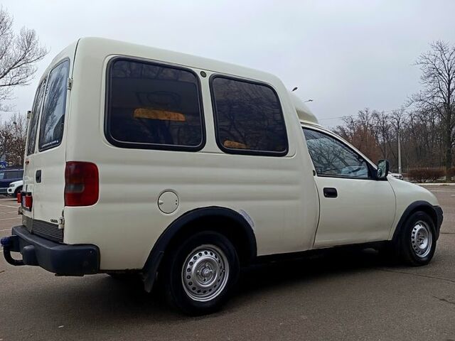 Білий Опель Комбо вант.-пас., об'ємом двигуна 1.7 л та пробігом 190 тис. км за 1700 $, фото 4 на Automoto.ua