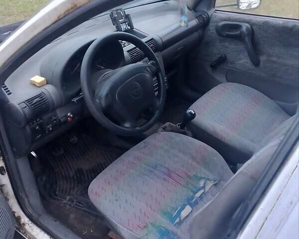 Белый Опель Комбо груз.-пасс., объемом двигателя 1.7 л и пробегом 218 тыс. км за 950 $, фото 4 на Automoto.ua