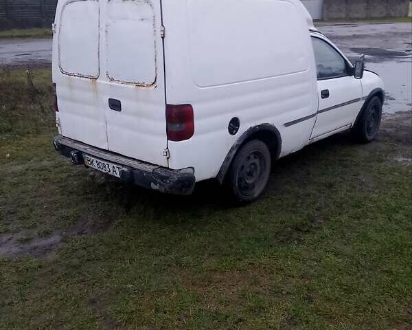 Белый Опель Комбо груз.-пасс., объемом двигателя 1.7 л и пробегом 218 тыс. км за 950 $, фото 2 на Automoto.ua