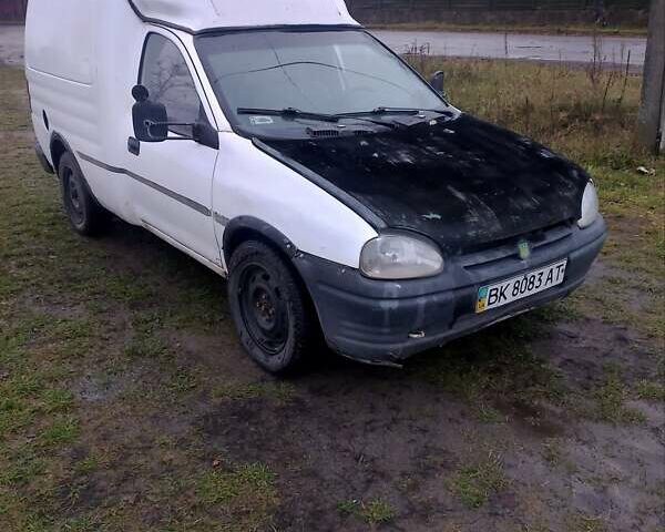 Белый Опель Комбо груз.-пасс., объемом двигателя 1.7 л и пробегом 218 тыс. км за 950 $, фото 1 на Automoto.ua