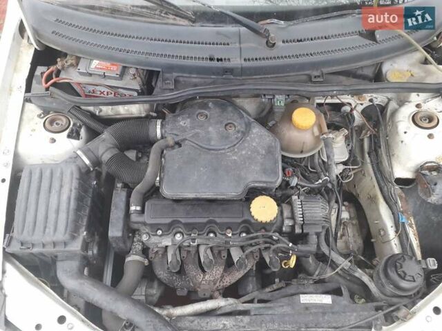 Белый Опель Комбо груз.-пасс., объемом двигателя 1.4 л и пробегом 251 тыс. км за 600 $, фото 5 на Automoto.ua