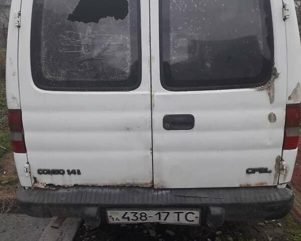 Белый Опель Комбо груз.-пасс., объемом двигателя 1.4 л и пробегом 251 тыс. км за 600 $, фото 3 на Automoto.ua