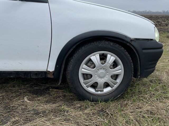 Білий Опель Комбо вант.-пас., об'ємом двигуна 1.4 л та пробігом 383 тис. км за 1300 $, фото 7 на Automoto.ua