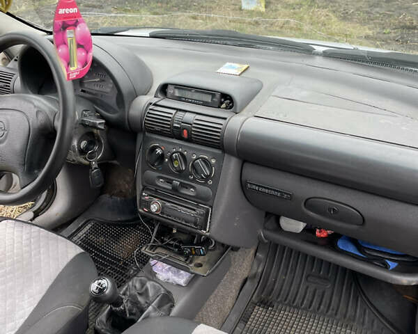 Белый Опель Комбо груз.-пасс., объемом двигателя 1.4 л и пробегом 383 тыс. км за 1300 $, фото 16 на Automoto.ua