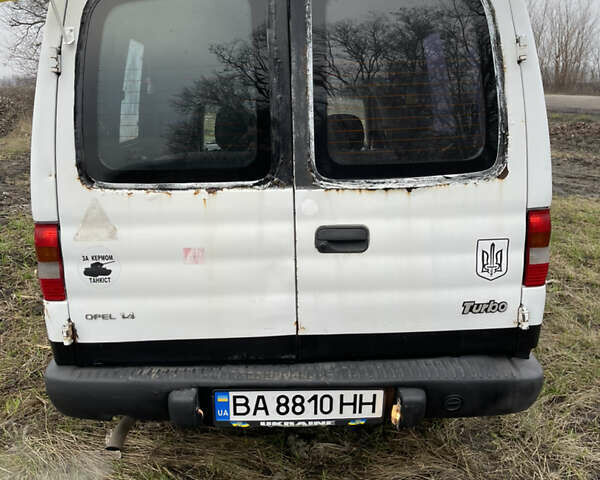 Белый Опель Комбо груз.-пасс., объемом двигателя 1.4 л и пробегом 383 тыс. км за 1300 $, фото 9 на Automoto.ua