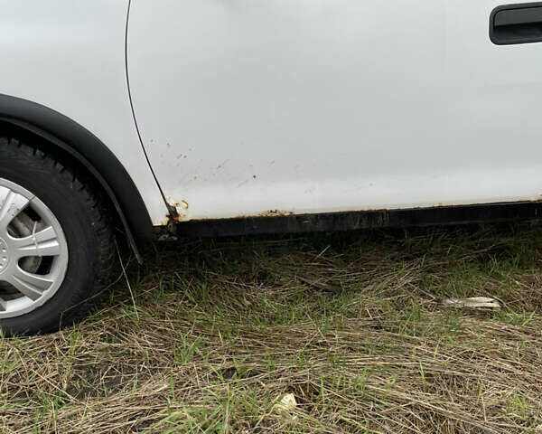 Белый Опель Комбо груз.-пасс., объемом двигателя 1.4 л и пробегом 383 тыс. км за 1300 $, фото 3 на Automoto.ua