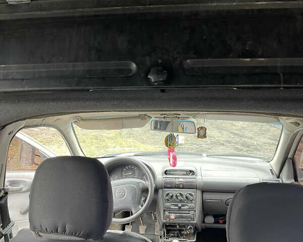 Белый Опель Комбо груз.-пасс., объемом двигателя 1.4 л и пробегом 383 тыс. км за 1300 $, фото 14 на Automoto.ua