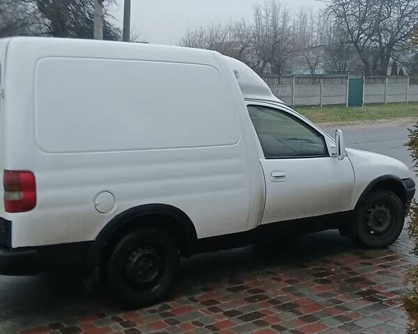 Білий Опель Комбо вант.-пас., об'ємом двигуна 1.4 л та пробігом 200 тис. км за 900 $, фото 4 на Automoto.ua