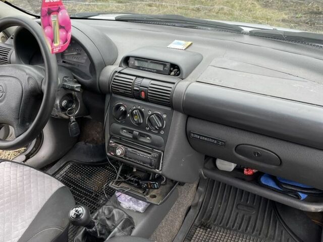 Білий Опель Комбо вант.-пас., об'ємом двигуна 1.4 л та пробігом 383 тис. км за 1300 $, фото 17 на Automoto.ua