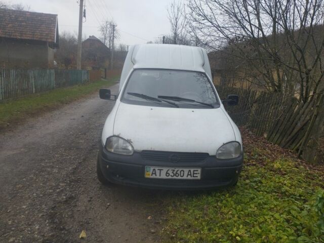 Белый Опель Комбо груз.-пасс., объемом двигателя 1.4 л и пробегом 300 тыс. км за 750 $, фото 1 на Automoto.ua