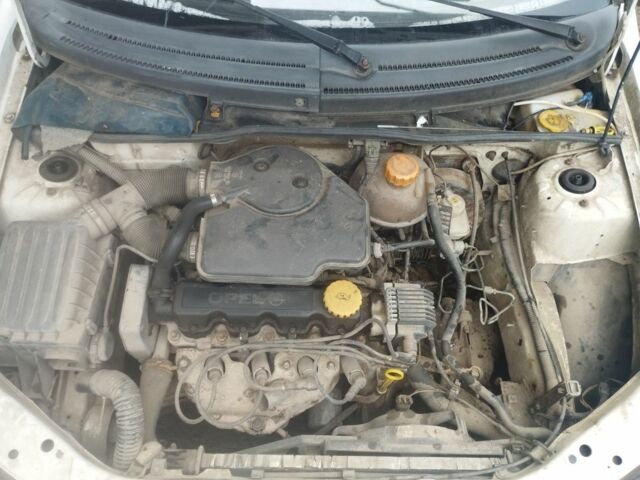 Белый Опель Комбо груз.-пасс., объемом двигателя 1.4 л и пробегом 300 тыс. км за 750 $, фото 3 на Automoto.ua