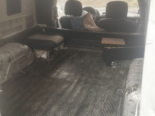 Белый Опель Комбо груз.-пасс., объемом двигателя 1.4 л и пробегом 300 тыс. км за 750 $, фото 5 на Automoto.ua