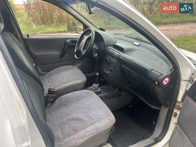 Білий Опель Комбо вант.-пас., об'ємом двигуна 1.7 л та пробігом 370 тис. км за 1500 $, фото 13 на Automoto.ua