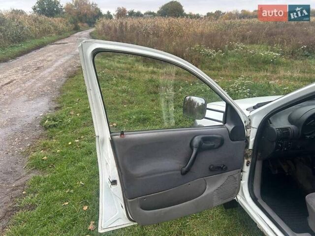 Білий Опель Комбо вант.-пас., об'ємом двигуна 1.7 л та пробігом 370 тис. км за 1500 $, фото 5 на Automoto.ua