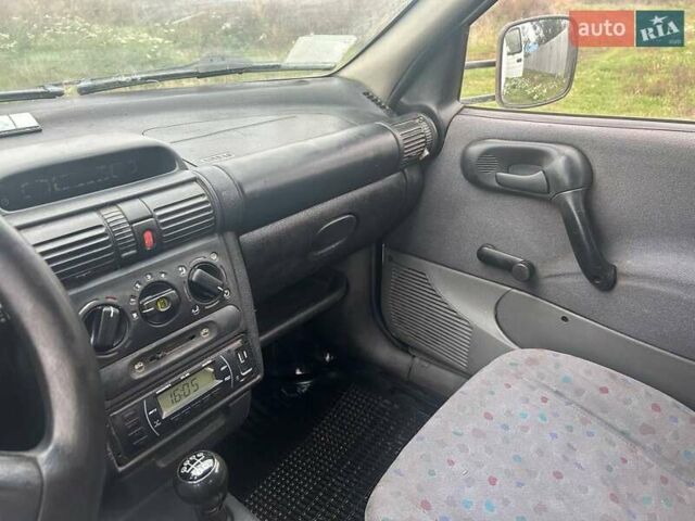 Білий Опель Комбо вант.-пас., об'ємом двигуна 1.7 л та пробігом 370 тис. км за 1500 $, фото 3 на Automoto.ua