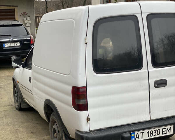 Белый Опель Комбо груз.-пасс., объемом двигателя 1.7 л и пробегом 326 тыс. км за 1750 $, фото 4 на Automoto.ua