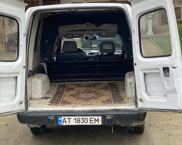 Белый Опель Комбо груз.-пасс., объемом двигателя 1.7 л и пробегом 326 тыс. км за 1750 $, фото 3 на Automoto.ua