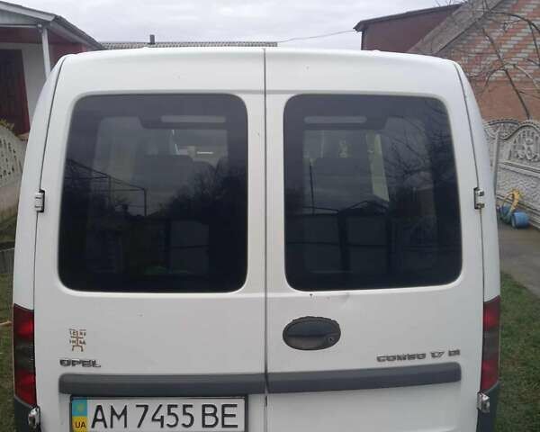 Белый Опель Комбо груз.-пасс., объемом двигателя 1.7 л и пробегом 455 тыс. км за 2500 $, фото 4 на Automoto.ua