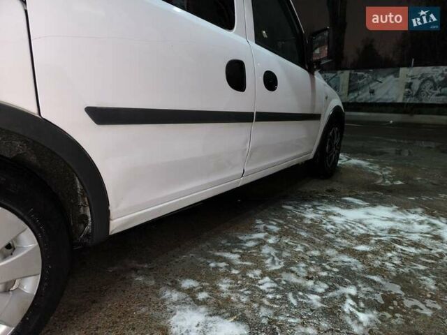 Белый Опель Комбо груз.-пасс., объемом двигателя 1.69 л и пробегом 475 тыс. км за 3500 $, фото 5 на Automoto.ua