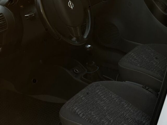 Білий Опель Комбо вант.-пас., об'ємом двигуна 1.7 л та пробігом 300 тис. км за 3400 $, фото 5 на Automoto.ua