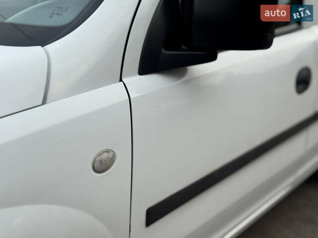 Белый Опель Комбо груз.-пасс., объемом двигателя 1.69 л и пробегом 299 тыс. км за 2999 $, фото 12 на Automoto.ua