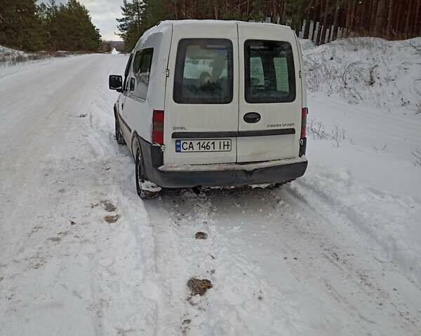 Білий Опель Комбо вант.-пас., об'ємом двигуна 1.7 л та пробігом 455 тис. км за 3100 $, фото 1 на Automoto.ua