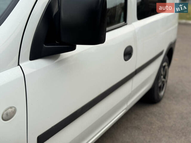 Белый Опель Комбо груз.-пасс., объемом двигателя 1.69 л и пробегом 299 тыс. км за 2999 $, фото 14 на Automoto.ua