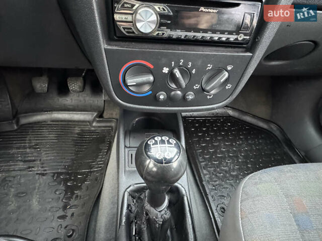 Белый Опель Комбо груз.-пасс., объемом двигателя 1.69 л и пробегом 299 тыс. км за 2999 $, фото 37 на Automoto.ua