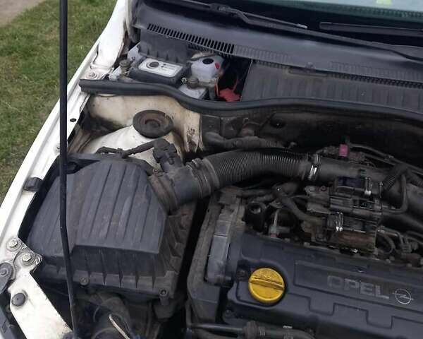 Белый Опель Комбо груз.-пасс., объемом двигателя 1.7 л и пробегом 455 тыс. км за 2500 $, фото 17 на Automoto.ua