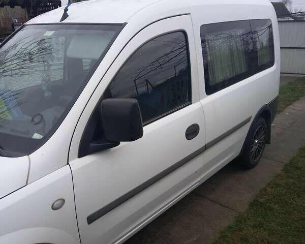 Белый Опель Комбо груз.-пасс., объемом двигателя 1.7 л и пробегом 455 тыс. км за 2500 $, фото 1 на Automoto.ua