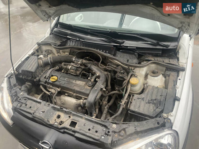 Білий Опель Комбо вант.-пас., об'ємом двигуна 1.69 л та пробігом 413 тис. км за 3500 $, фото 7 на Automoto.ua