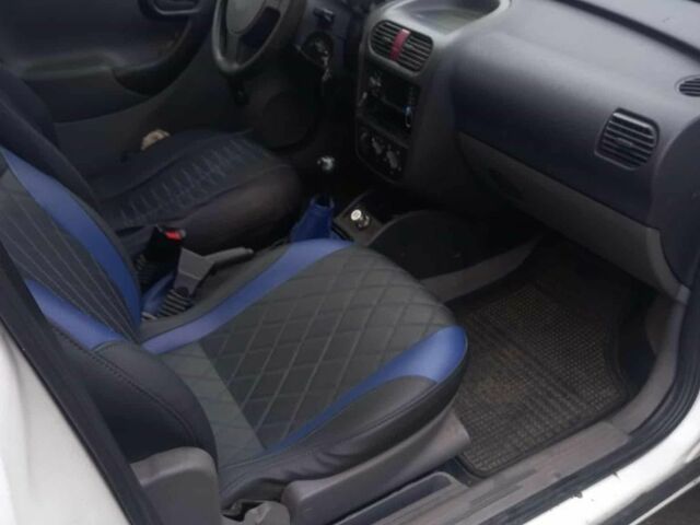 Белый Опель Комбо груз.-пасс., объемом двигателя 1.6 л и пробегом 454 тыс. км за 2500 $, фото 7 на Automoto.ua