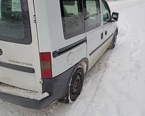 Білий Опель Комбо вант.-пас., об'ємом двигуна 1.7 л та пробігом 455 тис. км за 3100 $, фото 2 на Automoto.ua