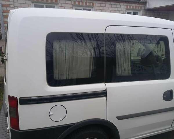 Белый Опель Комбо груз.-пасс., объемом двигателя 1.7 л и пробегом 455 тыс. км за 2500 $, фото 6 на Automoto.ua