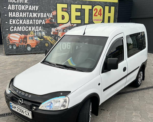 Белый Опель Комбо груз.-пасс., объемом двигателя 1.69 л и пробегом 560 тыс. км за 3100 $, фото 4 на Automoto.ua