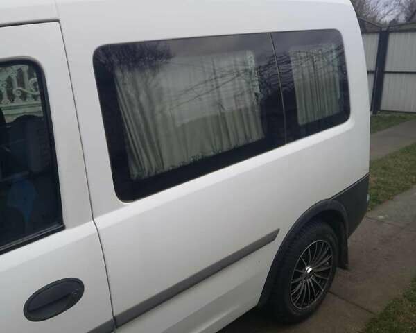 Белый Опель Комбо груз.-пасс., объемом двигателя 1.7 л и пробегом 455 тыс. км за 2500 $, фото 2 на Automoto.ua