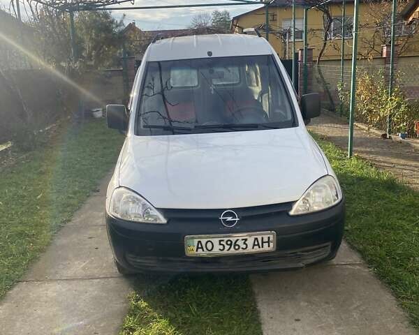 Білий Опель Комбо вант.-пас., об'ємом двигуна 1.69 л та пробігом 250 тис. км за 2900 $, фото 2 на Automoto.ua