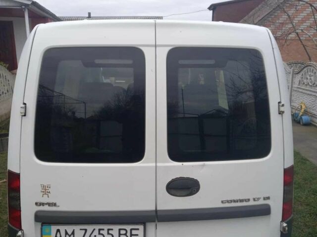 Белый Опель Комбо груз.-пасс., объемом двигателя 1.6 л и пробегом 454 тыс. км за 2500 $, фото 2 на Automoto.ua