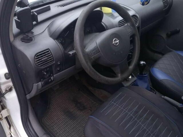 Белый Опель Комбо груз.-пасс., объемом двигателя 1.6 л и пробегом 454 тыс. км за 2500 $, фото 3 на Automoto.ua