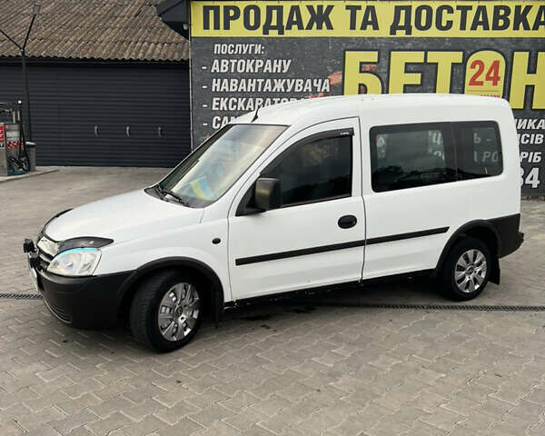 Белый Опель Комбо груз.-пасс., объемом двигателя 1.69 л и пробегом 560 тыс. км за 3100 $, фото 3 на Automoto.ua