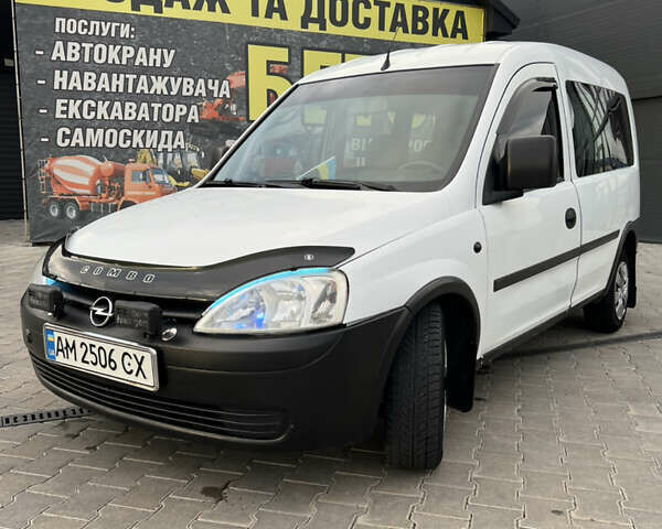 Белый Опель Комбо груз.-пасс., объемом двигателя 1.69 л и пробегом 560 тыс. км за 3100 $, фото 1 на Automoto.ua
