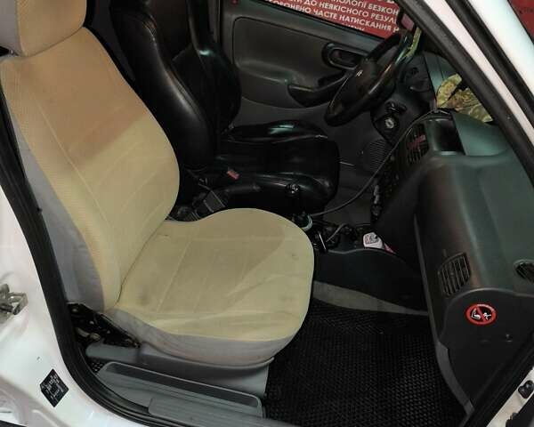 Белый Опель Комбо груз.-пасс., объемом двигателя 1.69 л и пробегом 475 тыс. км за 3500 $, фото 11 на Automoto.ua