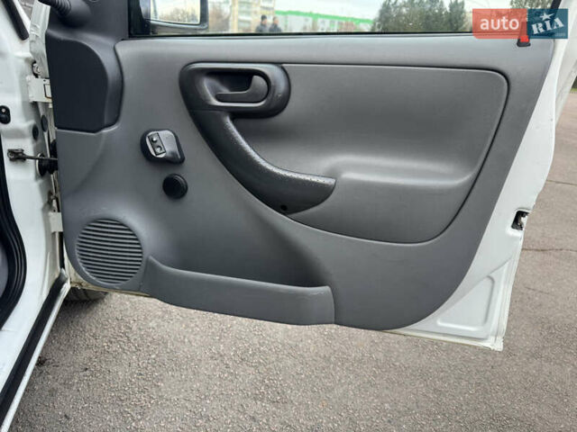 Белый Опель Комбо груз.-пасс., объемом двигателя 1.69 л и пробегом 299 тыс. км за 2999 $, фото 19 на Automoto.ua