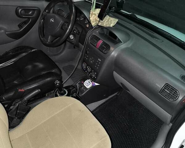 Белый Опель Комбо груз.-пасс., объемом двигателя 1.69 л и пробегом 475 тыс. км за 3500 $, фото 31 на Automoto.ua