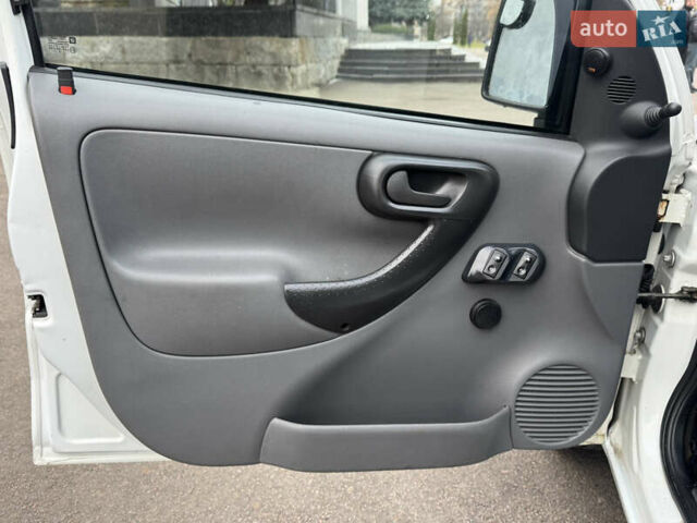 Белый Опель Комбо груз.-пасс., объемом двигателя 1.69 л и пробегом 299 тыс. км за 2999 $, фото 30 на Automoto.ua