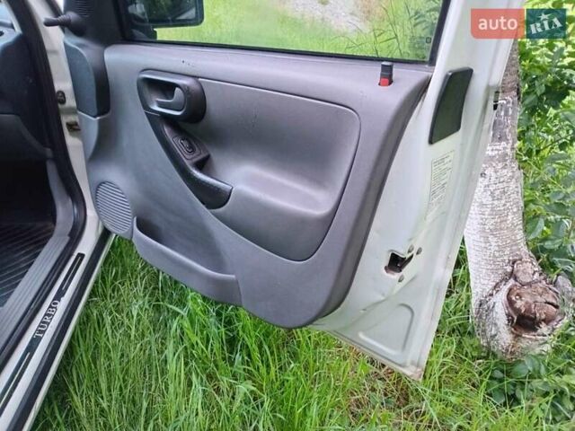 Білий Опель Комбо вант.-пас., об'ємом двигуна 1.7 л та пробігом 570 тис. км за 2750 $, фото 5 на Automoto.ua