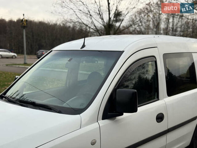 Белый Опель Комбо груз.-пасс., объемом двигателя 1.69 л и пробегом 299 тыс. км за 2999 $, фото 10 на Automoto.ua